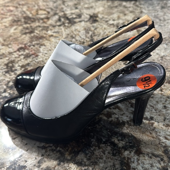 Tamari black 4”” heels, size 9.5, NWOB. - Picture 3 of 5